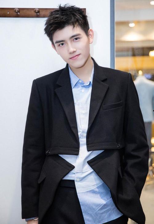 娱乐吃瓜博主陈飞宇微博,揭秘娱乐圈幕后故事